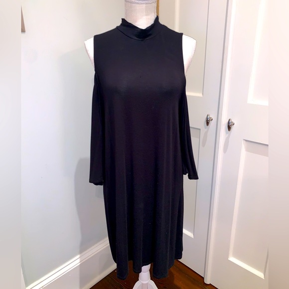 Everly Dresses & Skirts - 💕EVERLY💕OFF THE SHOULDER KNIT DRESS. NWOT. EXCELLENT CONDITION!